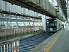 Chiba-monorail-1-Kencho-mae-station-platform.jpg