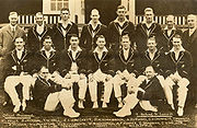 Photo de groupe de l'équipe d'Australie en tournée en Angleterre en 1930.