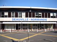 Aérogare de l'aéroport international de Deauville-Normandie.jpg