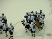 Les Penguins fêtant la victoire lors d'un match contre les Capitals de Washington en décembre 2006.