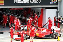 Photo des stands Ferrari avec la 150° Italia de Felipe Massa au Grand Prix de Malaisie 2011