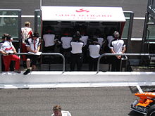 Photo de l'équipe technique de l'écurie en 2007