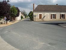 Le carrefour de la rue de l'École (RD 95) et de la rue de la Vieille Croix (RD 95A).