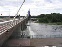 Le franchissement du pont-barrage de l’Europe sur la départementale 6E