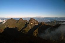 Les trois pics, vus du sommet du Marojejy.