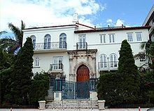 Photographie de la façade de la villa de Gianni Versace à Miami Beach en Floride