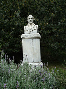 Buste de Domenico Maria Leone Cirillo au Jardin botanique de Naples