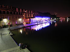 Bassin de la Villette by night.JPG