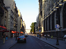 Paris - Rue du Cloitre-Notre-Dame 01.jpg