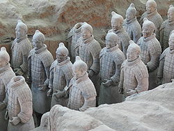 Armée de terre cuite, fouille du tombeau de l'empereur Qin, Xi'an.jpg