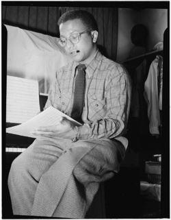 Billy Strayhorn, New York, N.Y., between 1946 and 1948 (William P. Gottlieb 08211).jpg