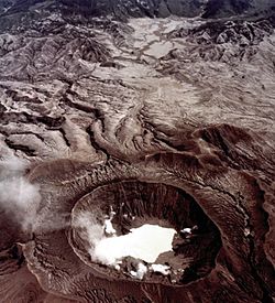 Vue aérienne du cratère d'El Chichón en 1982, un mois après la fin de l'éruption.