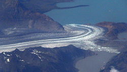 Vue du glacier Viedma en Patagonie argentine. Il plonge directement dans le lac Viedma.