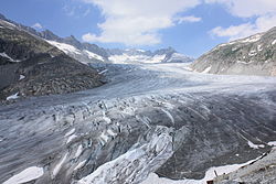 La partie inférieure et médiane du glacier. Au fond, le Tieralplistock.