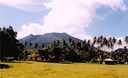 Vue du mont Ibu en 1999.