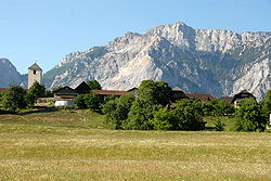 Le versant ouest du Dobratsch vu du village de Hohenthurn