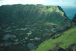 Vue d'une partie de l'intérieur du cratère du Rano Kau.