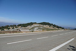 Le mont Serein depuis la route montant par Malaucène au mont Ventoux.