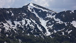 Le pic de Girantès (mont Ceint) depuis l'étang d'Arbu