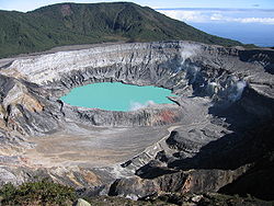 Vue du cratère principal du Poás.