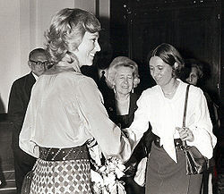 Marnix Gijsen, Françoise Mallet-Joris (à droite) et Suzanne Lilar, et la future reine Paola, dans les années 1960.