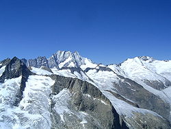 Vue du Lauteraarhorn et du Bärglistock avec le glacier du Gauli (à droite).