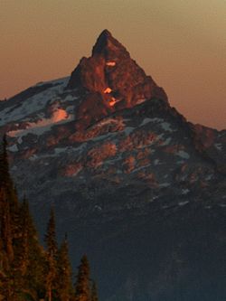 Le Sloan Peak au couchant vu depuis le mont Pugh.