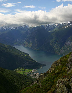 Vue de l'extrémité de l'Aurlandsfjord.