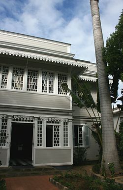 Vue partielle de la façade de la Villa Angélique