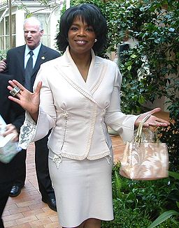Winfrey à la fête organisée pour son 50e anniversaire au Hotel Bel-Air, Los Angeles, en 2004.