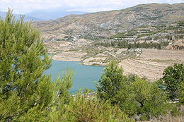 Sous ce lac de barrage était le village de Benínar.