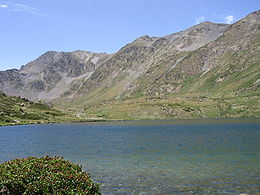 Le lac de la Castella vue depuis les berges Ouest.
