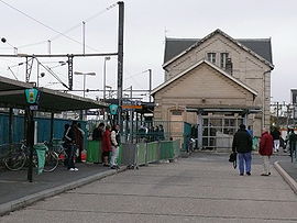 La gare d'Épinay - Villetaneuse vue depuis la gare routière RATP
