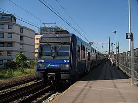 Une rame Z 20900 en livrée Transilien en gare d'Issy - Val-de-Seine.