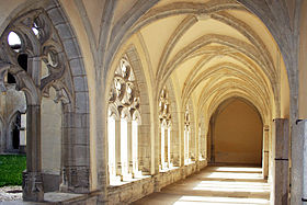 Le cloître de l'abbaye Notre-Dame d'Ambronay