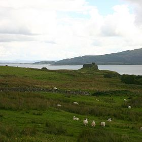 Ruines du château avec le Sound of Mull en arrière-plan