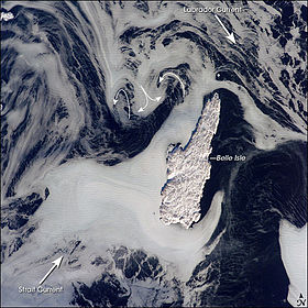 Photo satellite de Belle Isle montrant le courant du Labrador dans le  détroit de Belle Isle.