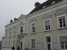 Mairie de Château-Landon.