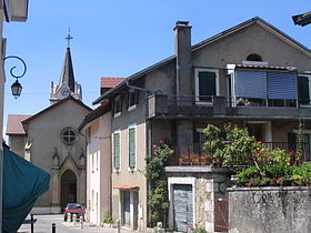 Église paroissiale et la rue Verdi.