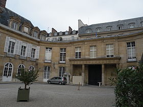 La cour d'honneur du Petit Luxembourg