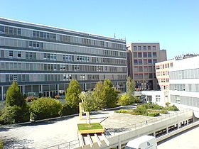 Les bâtiments A, B et C vus par la cour depuis le bâtiment Wenger
