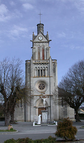 L'église et le monument aux morts d'Assat