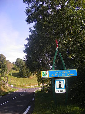 Photographie de la route N 678 : L'ex RN 678 près d'Égliseneuve-d'Entraigues, à l’entrée du département du Puy-de-Dôme