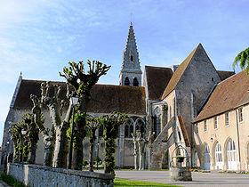 L'église Saint-Pierre-et-Saint-Paul et les bâtiments monastiques