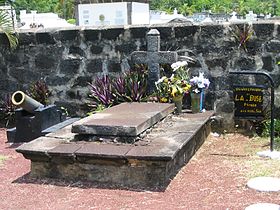 Tombe de La Buse dans le cimetière.