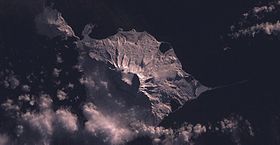 Image satellite de l'île Heard enneigée.