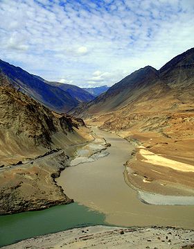 Confluence de la rivière du Zanskar et de l'Indus aux abords du parc