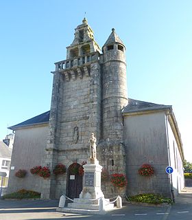 L'église paroissiale Saint-Jean-Baptiste et son clocher-mur datant de 1751