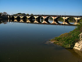 Le pont de pierre sur la Dordogne
