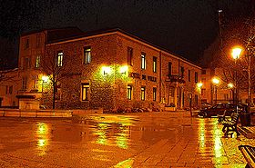 La mairie d'Ambérieu-en-Bugey, de nuit